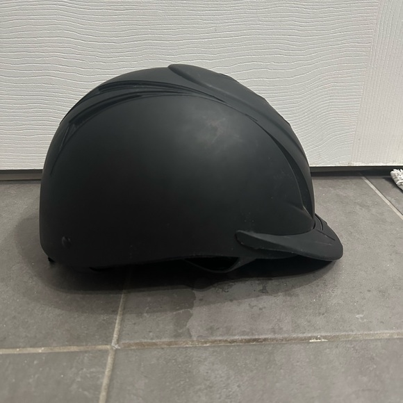 Ovation Riding Helmet - Picture 2 of 9